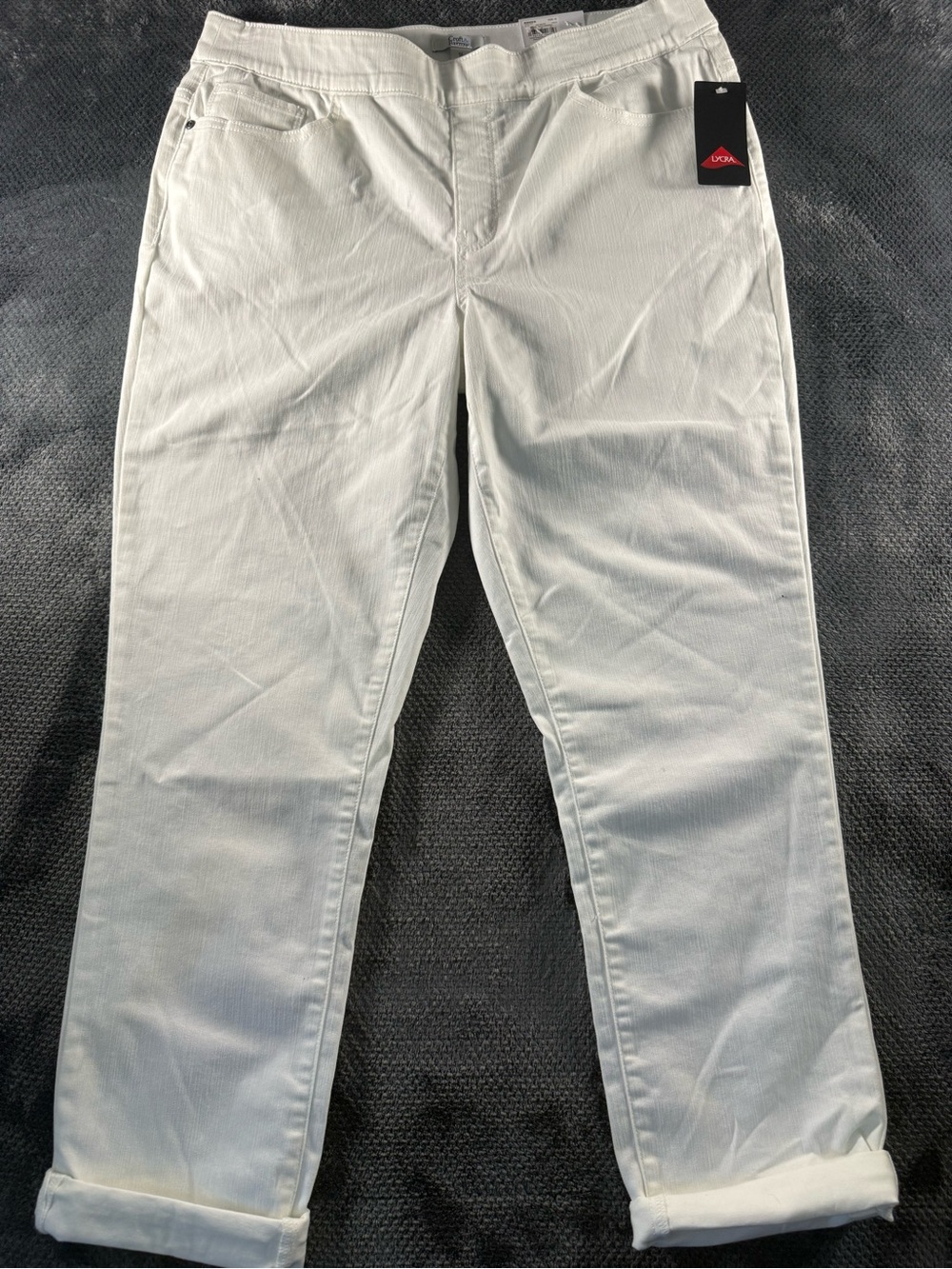 New Women’s White Jeans Croft & Barrow  Size 16